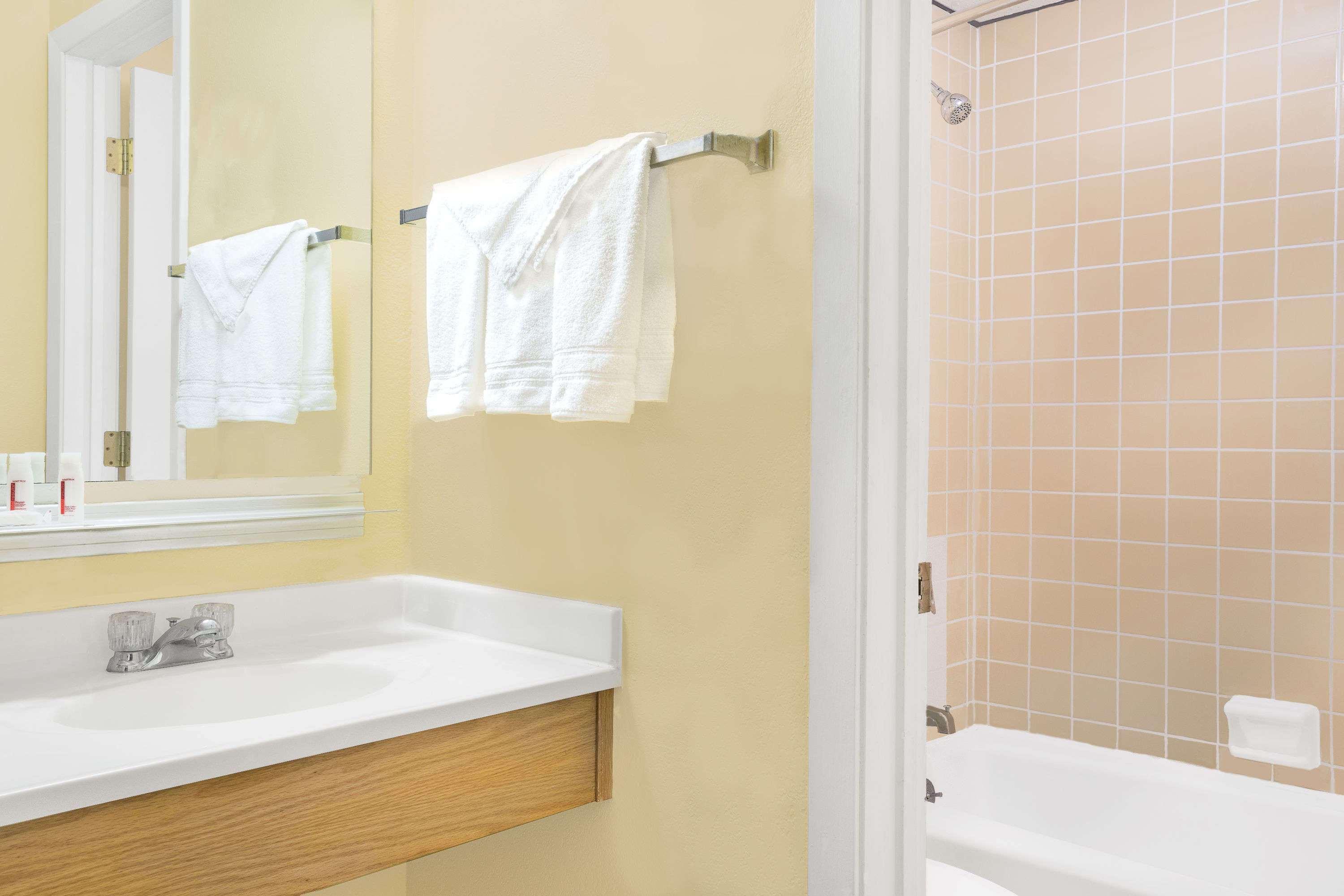 Days Inn By Wyndham Alexandria Mn Extérieur photo