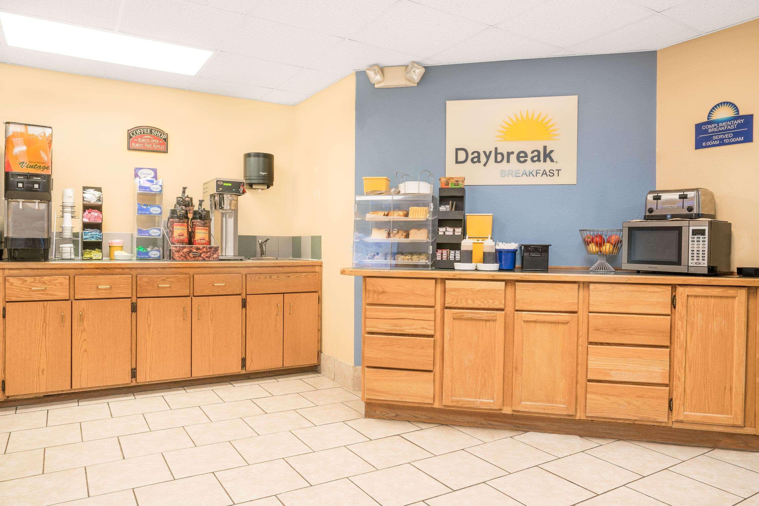 Days Inn By Wyndham Alexandria Mn Extérieur photo
