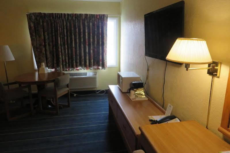 Days Inn By Wyndham Alexandria Mn Extérieur photo